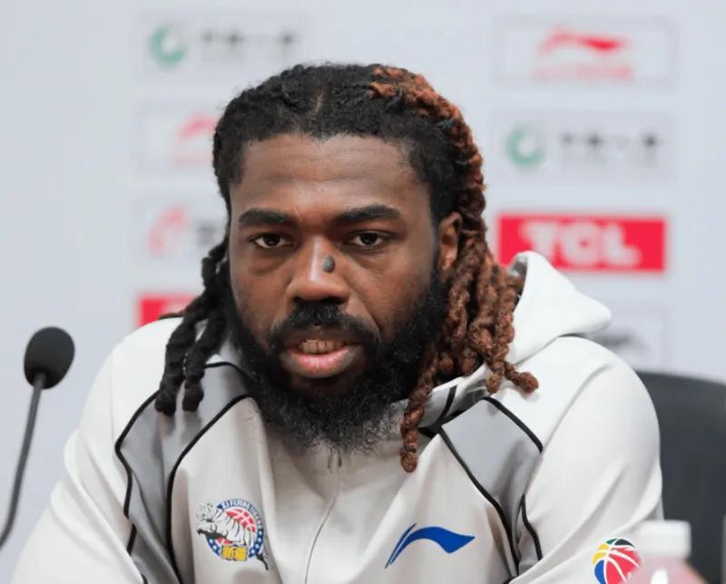 kiayun-输新疆格兰跟倔驴一样！末节死用哈里斯+西尔扎提，拱手让出胜利